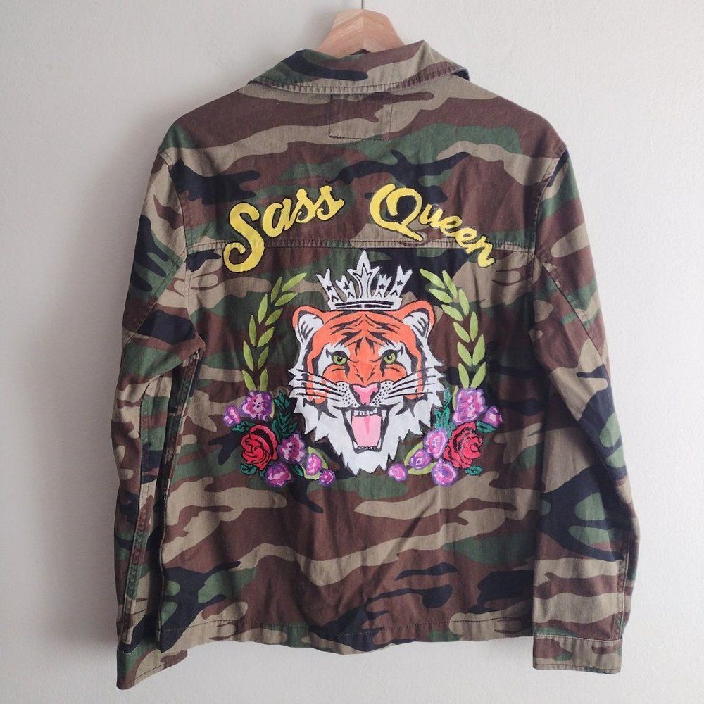 Upcycled Camo Tiger Sass Queen Graphic Jacket S Heavy Shirt M